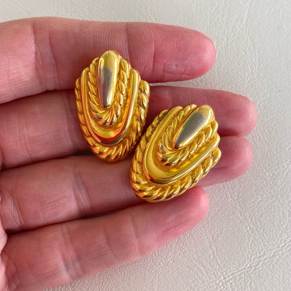 Vintage ST. JOHN 24K Gold Plated and Silver earrings with Textured Rope Design - Picture 4 of 5